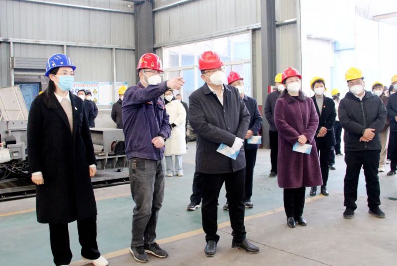 馬村區(qū)委書記師少輝，區(qū)委副書記、區(qū)長王婕等人到演風公司進行調(diào)研